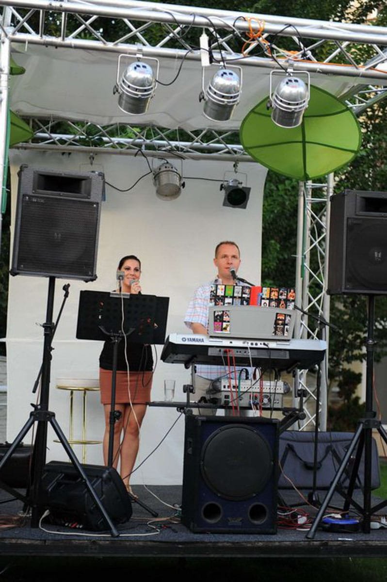 Esküvői zenekar szabadtéri fellépése – Hajdúszoboszló, Aurum Hotel