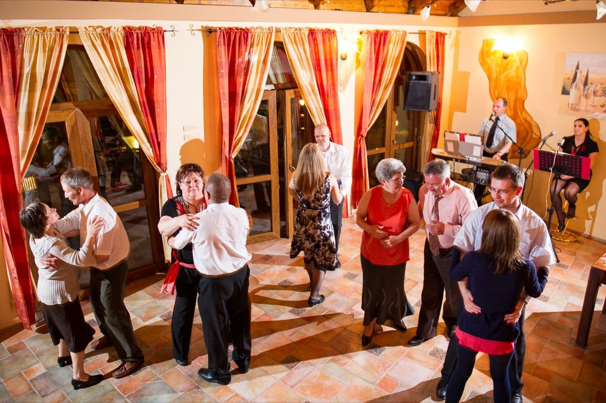 Esküvői zenekar táncos mulatságon – Hajdúszoboszló