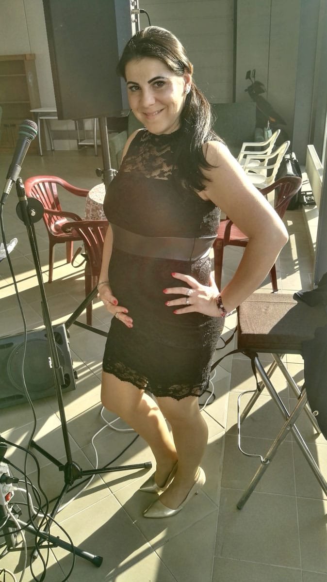 Esküvői énekesnő elegáns fellépése – Nyíregyháza