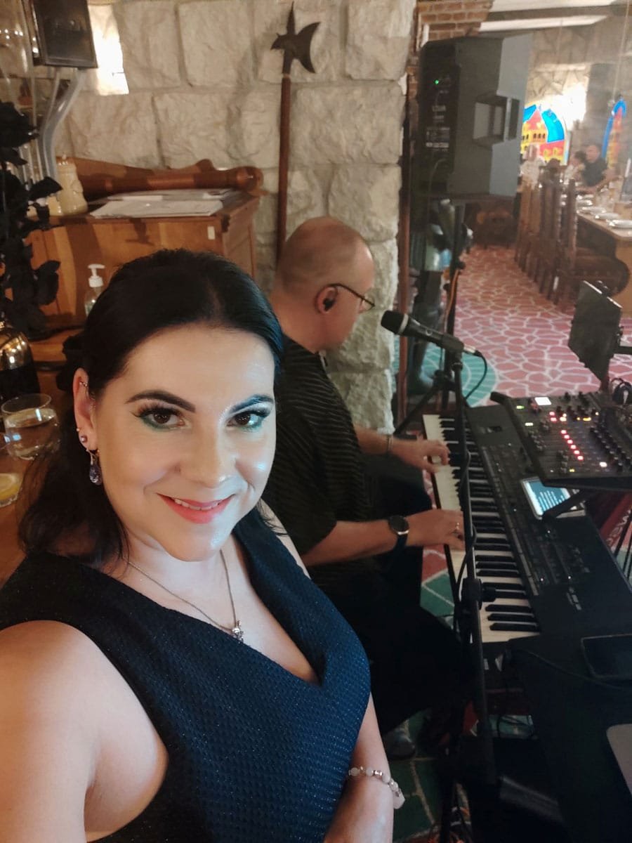 Night Band élőzenés fellépése egy hangulatos nyíregyházi étteremben